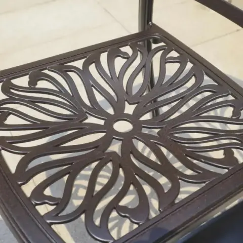 5PCS Outdoor Furniture Dining Table Set All-Weather Cast Aluminum Patio Furniture Includes 1 Round Table and 4 Chairs with Umbrella Hole for Garden