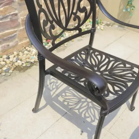 5PCS Outdoor Furniture Dining Table Set All-Weather Cast Aluminum Patio Furniture Includes 1 Round Table and 4 Chairs with Umbrella Hole for Garden