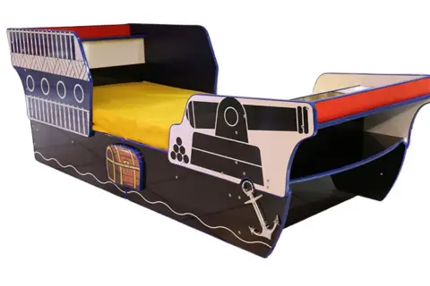 Pirate Ship Bed 1